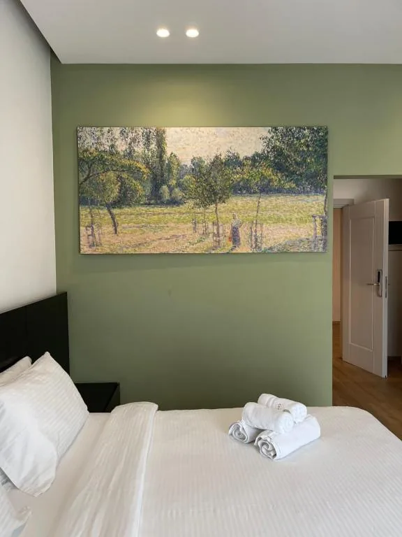 King Room with Balcony — Ladi Rooms